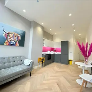 Apartment Luxury Reno'd 1 Bed Nr Bruntsfield & The Meadows, Edinburgh